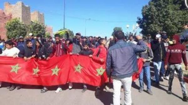 عيش نهار: الساكنة تهدد بالإعتصام وتطالب بالإفراج عن مسؤول متهم بالإختلاس