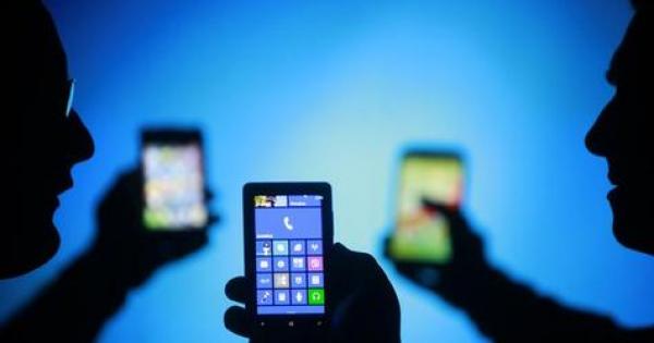 «آب ميكر» تنافس «واتس آب» بمزايا جديدة للدردشة