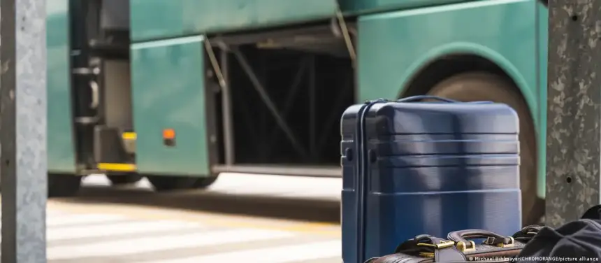 ألمانيا.. مراهق يسرق حافلة نقل عام لإيصال صديقته إلى المدرسة