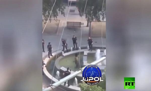 الشرطة الإسبانية تعتقل رجلا بطريقة ذكية