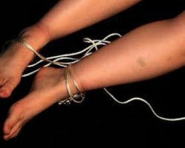 مقاول يعترف بوجود علاقة غرامية تجمعه بأستاذة جامعية و هذه الأخيرة تتهمه باغتصابها