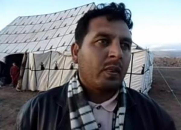 لاجئون من سوريا عالقون ما بين الحدود المغربية - الجزائرية (فيديو )