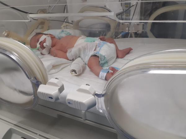 مؤلم : وفاة رضيع ضحية "انفلونزا الخنازير" ووالده يرثيه بتدوينة حزينة