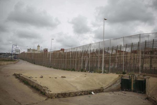 وفاة مغربي عالق بمليلية المحتلة خلال محاولته القفز على السياج الحدودي