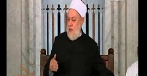 بالفيديو  .. «على جمعة» ساخرًا: «الصحابة كانوا بيتكلموا على الشات مع بعض»