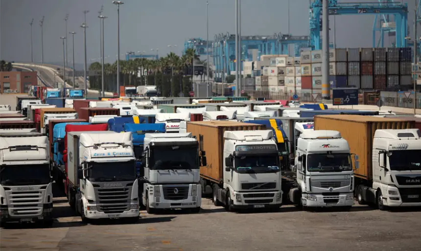 مطلوب 30 ألف شخص.. أزمة النقل بإسبانيا توفر فرصة لا تعوض لسائقي الشاحنات المغاربة