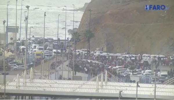 بالفيديو: احتجاجات عارمة على إغلاق معبر سبتة