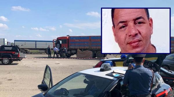 بالصورة..إيطالي يشغل محرك شاحنته ويدهس مهاجرا مغربيا ببرودة دم ويرديه قتيلا والسبب "تافه"