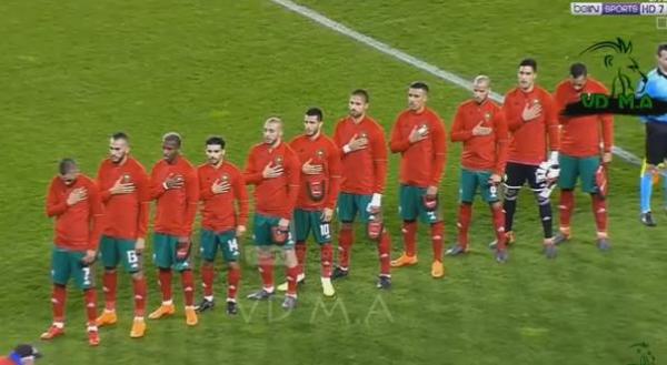 لحظة عزف النشيد الوطني في مباراة صربيا .. التبوريشة