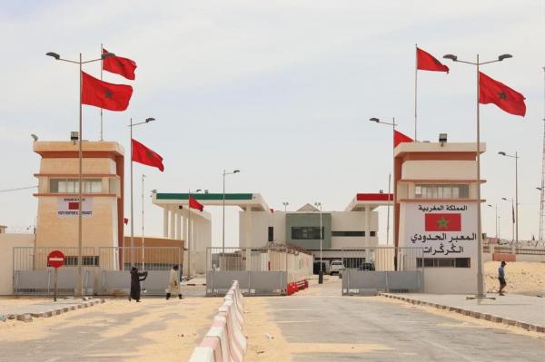 سياسيون يحولون معبر "الكركرات" إلى "موضة" جديدة للصور والسلفيات ونشطاء مغاربة :" الوطنية طبقوها حتى فتسيير جماعاتكم"