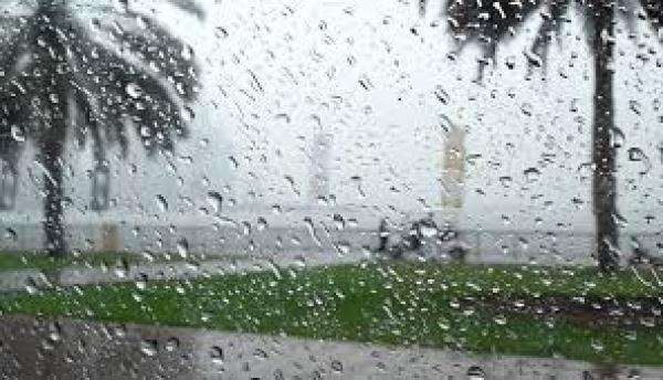 الأرصاد تتوقع أجواء غائمة و أمطار رعدية غدا الاثنين بهذه المناطق