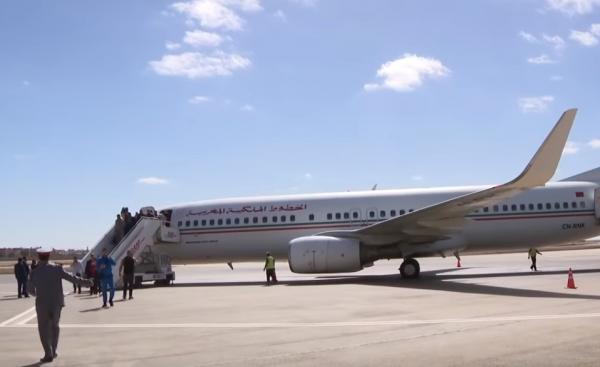 فيديو وصول النجوم إلى مدينة العيون للمشاركة في المباراة الاستعراضية المنظمة بمناسبة ذكرى المسيرة