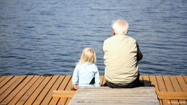 دراسة: من يساعد آخرين وهو كبير السن يطول عمره