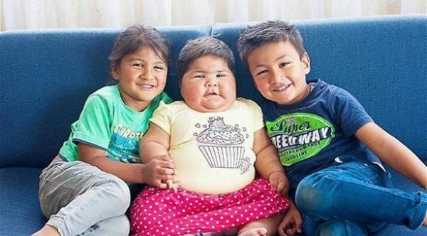 رضيعة بعمر 10 أشهر بحجم طفل في الخامسة