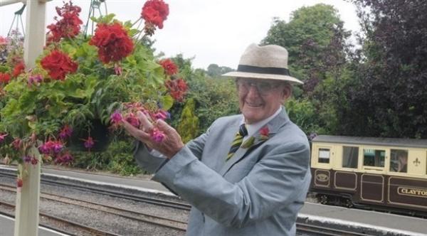 ثمانيني يُغرق نفسه في البحر خجلاً من مخالفته المرورية