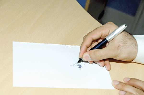 فضيحة ... رخص للبناء موقعة على البياض من طرف رئيس جماعة بابن سليمان