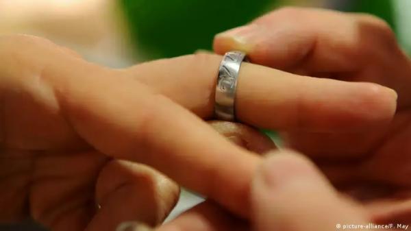 مفقود منذ زمن.. ألمانية تعثر على خاتم ذهب داخل حبة بطاطا!