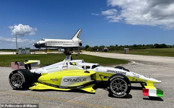 سيارة "آلية"تحطم الرقم القياسي العالمي للسرعة(فيديو)