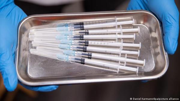 آلاف الأشخاص يعتزمون رفع دعوى قضائية بسبب لقاح كورونا