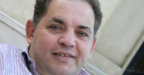 جثمان الصحافي والناقد السينمائي المصري نهاد أشرف بيومي يوارى الثرى اليوم بمرتيل