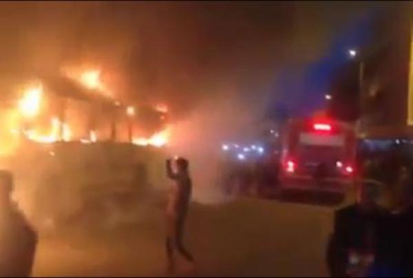 لحظة احتراق حافلة للنقل العمومي بمراكش و فرار الركاب