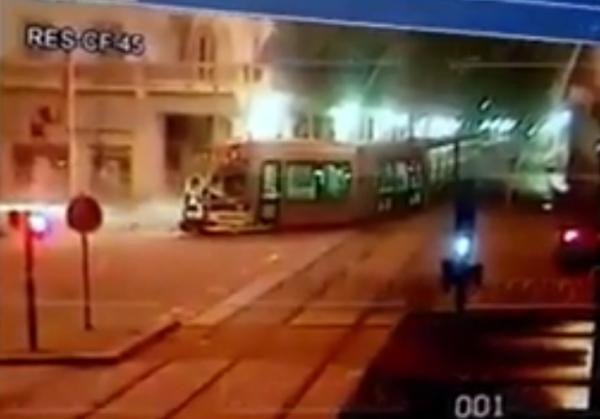فيديو لحظة وقوع حادث ترامواي الدارالبيضاء مع شاحنة كبيرة