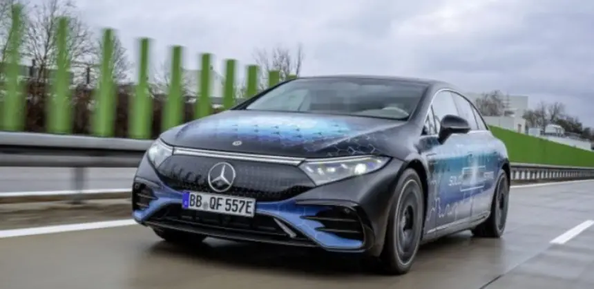 مرسيدس-بنز تدخل التاريخ بأول سيارة كهربائية ببطارية الحالة الصلبة