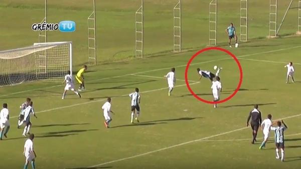 هدف برازيلي مذهل بـ "ضربة العقرب"