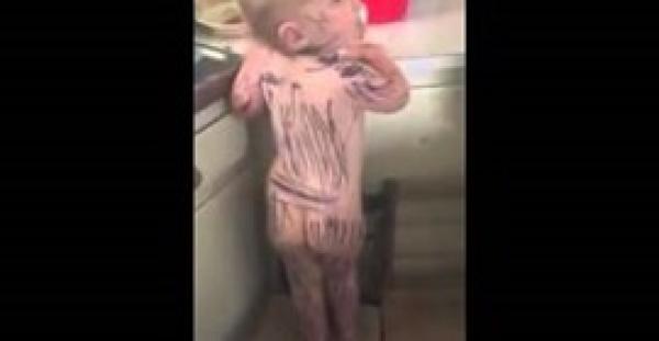 بالفيديو.. 10 ملايين مشاهدة لفتاة تحول أختها الصغيرة لحمار وحشي