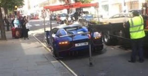 بالفيديو.. عقاب "أثرياء الخليج" بعد التباهي بسياراتهم الفاخرة في لندن