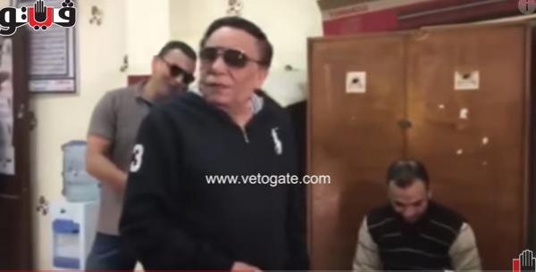 عادل إمام يسخر من ضعف الإقبال في "انتخابات السيسي": هو مافيش حد غيري؟