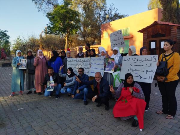 مراكش: "بلطجية" يعتدون على عمال وعاملات فندق "معتصمين" بالشارع العام بسبب مطالبتهم بحقوقهم