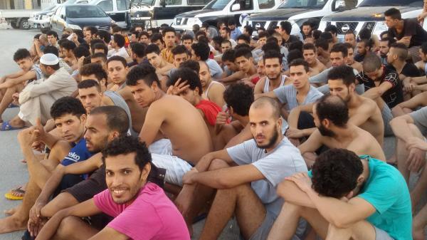 الخلفي: الحكومة تشتغل بـ"جدية كبيرة" لترحيل المغاربة العالقين في ليبيا