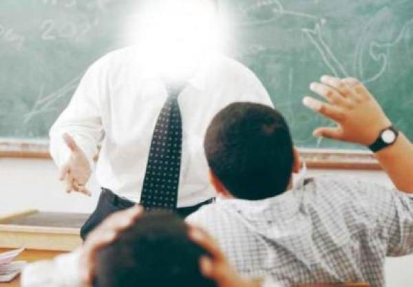 من جديد: تلميذ يعتدي على أستاذه ويرسله للمستعجلات