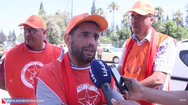 وقفة احتجاجية لسائقي سيارة الأجرة الصغيرة للمطالبة بالحوار والرفع من التسعيرة ومحاربة الخطافة