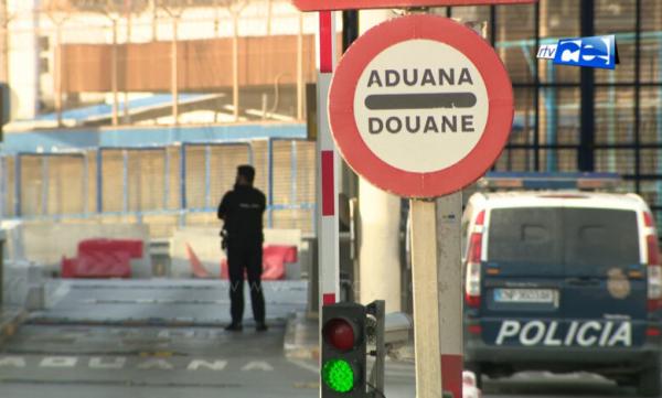 بعدما أصبحوا يعيشون في سجن كبير...مغاربة سبتة المحتلة يستعطفون الملك "محمد السادس" من أجل فتح المعبر