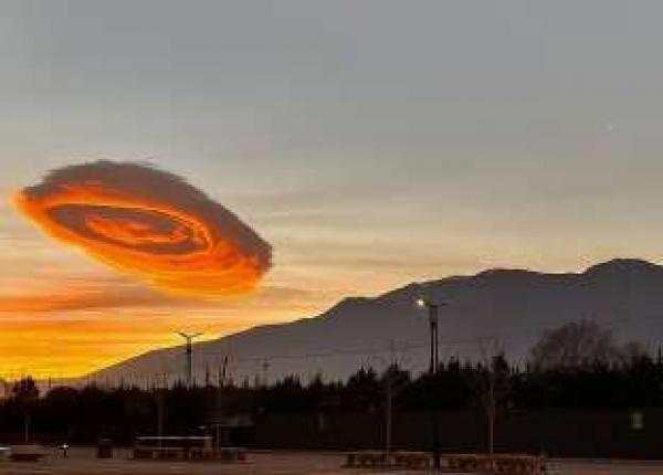 سحب "أم اللؤلؤ" النادرة تظهر في سماء اسكتلندا(فيديو)