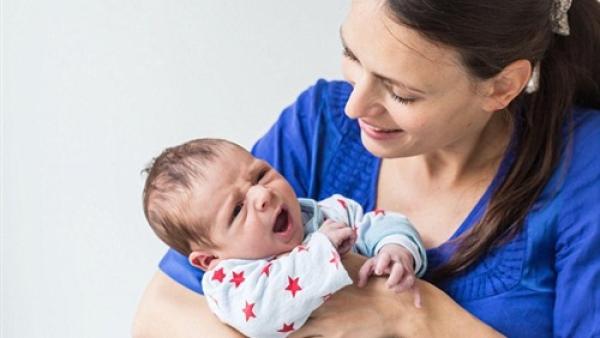 احذري.. علاقتك السيئة بوالدتك تؤثر على حبك لطفلك