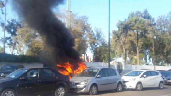 بالصور: حريق مهول بسيارة تابعة للحرس الملكي بالقرب من قصر تواركة