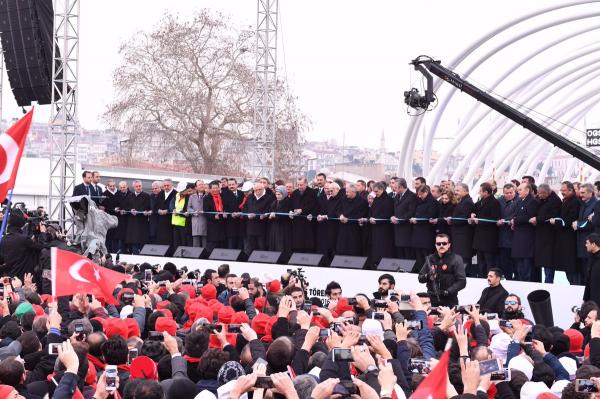 "أوراسيا" ... نفق تركي عملاق يربط آسيا بأوروبا تحت البحر (فيديو)