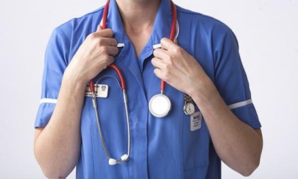 بلاغ من وزارة الصحة بشأن إدماج الممرضين وتقنيي الصحة في الأطر والدرجات الجديدة