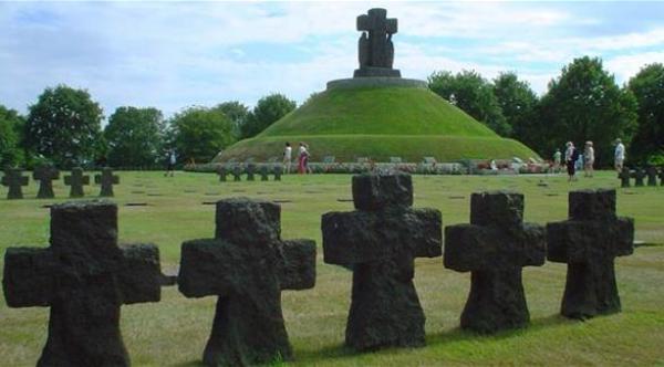 ألماني يحصل على إذن كنسي بدفنه مع كلبه