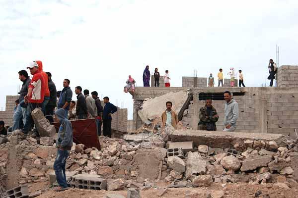 ممنوع على أصحاب القلوب الضعيفة : القوات العمومية تهدم بيوتا بـ "تاسلطانت" و الساكنة تصرخ "واش هدشي فخبار الملك" (الفيديو)