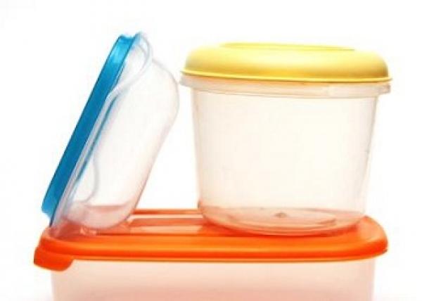 استخدام الأدوات البلاستيك يسبب الإصابة بالربو وسرطان الجلد والمثانة