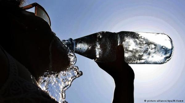 المشروبات الباردة أم الساخنة: أيهما يطفئ لهيب الصيف؟