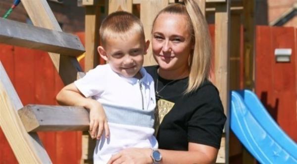 طفل حير الأطباء.. يعاني من حالة نادرة تجعل الطعام يذهب مباشرة إلى رئتيه