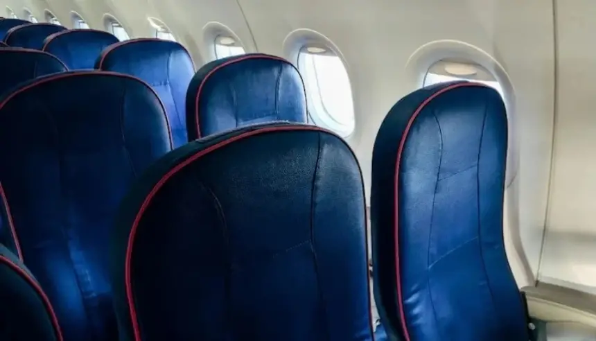 لماذا لا تتماشى المقاعد دائماً مع النوافذ في الطائرة؟ إليك الحقيقة الغائبة