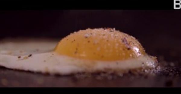 بالفيديو.. 8 أطعمة تساعد في الحصول على قامة أطول