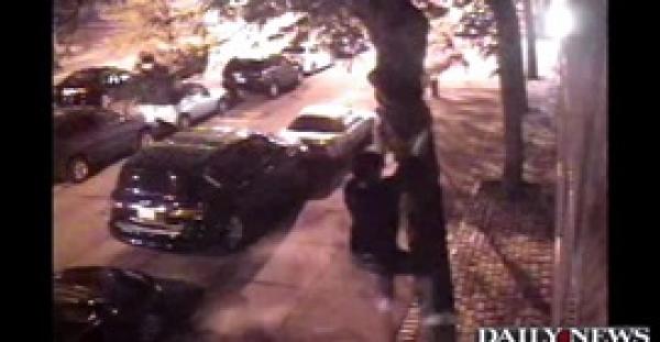 بالفيديو والصور.. شاب يحاول اغتصاب فتاة بالمصعد ويفر هاربا بسبب الصراخ