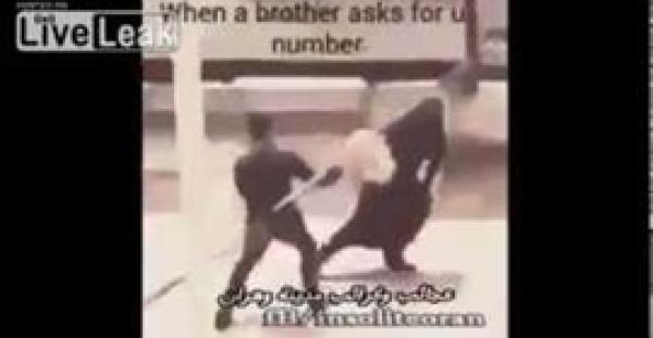 بالفيديو.. منتقبة تختطف هاتف شاب وتفر هاربة